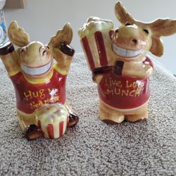 Salt & Pepper Shaker Set