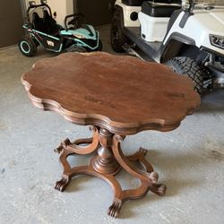 Victorian walnut Parlor Table 