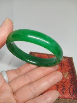 Vtg genuije green emerald jade jadeist Burma bangle size 57.2mm
