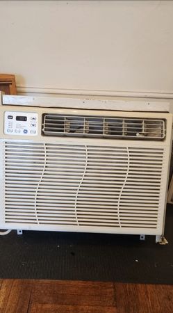 GE WINDOW AIR CONDITIONER