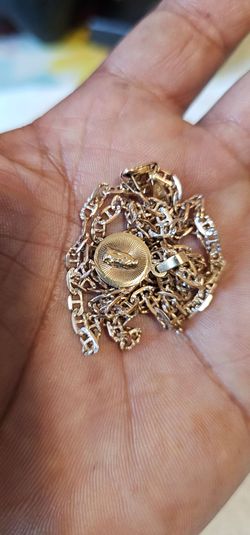 10k gold chain and 10k tiny gold pendant