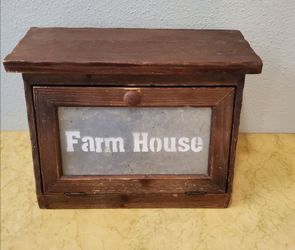Farmhouse bread box