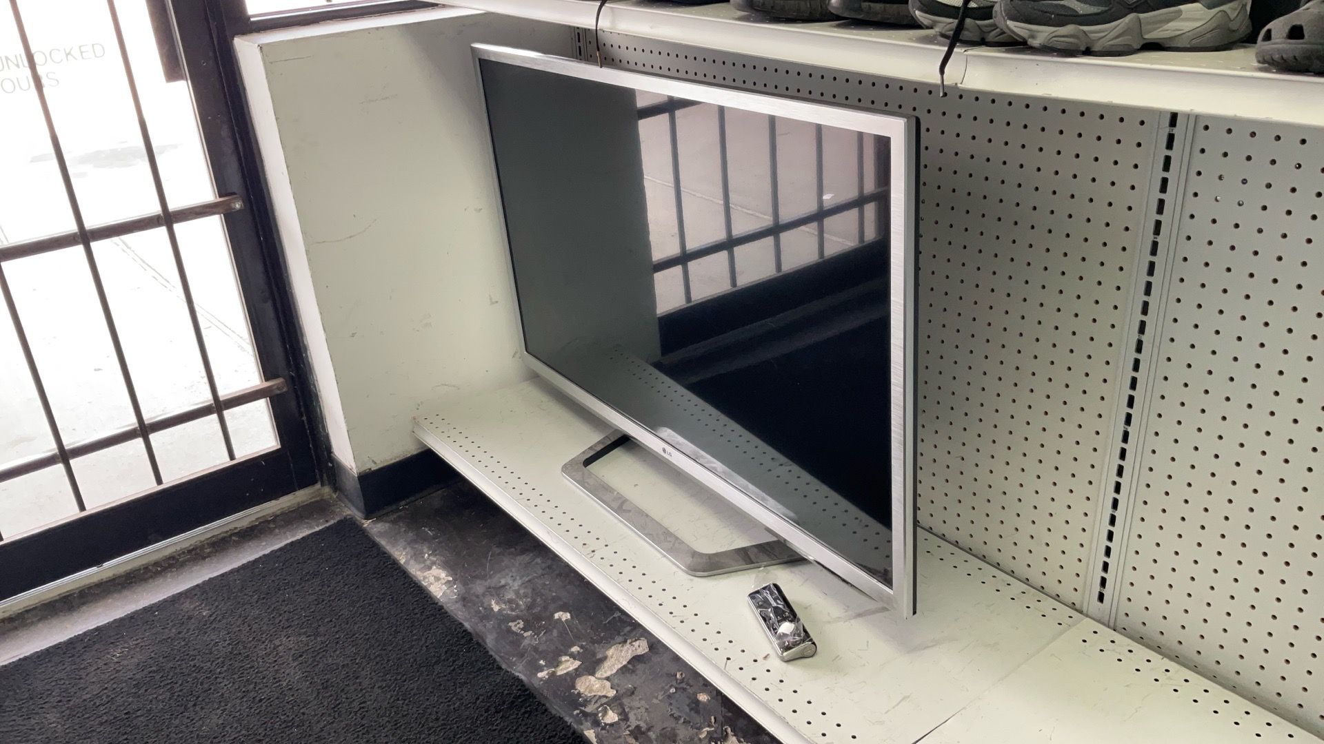 40” LG TV