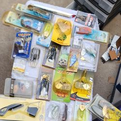 25 Pieces Of Fishing Stuffs  Price $65 For All Pieces  "" Pick Up Flamingo And Pecos Area 