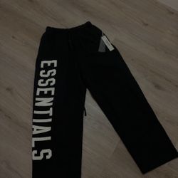 Essentials Sweatpants 🛍️