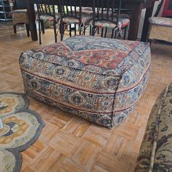 Loloi Floor Pouf Ottoman in Great Condition 