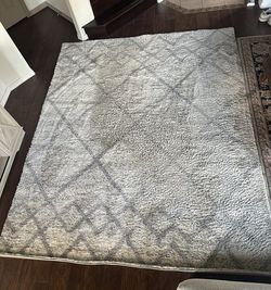 DECORATIVE AREA RUG