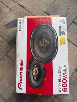 Pioneer 6x9 “.   16m 24 cm.  600 wats speakers
