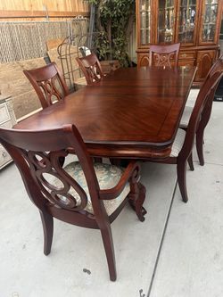 Dinning Table With Chairs
