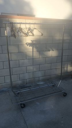 Rolling clothes rack