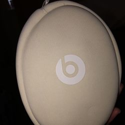 NEW BEATS HEADPHONES WHITE CASE