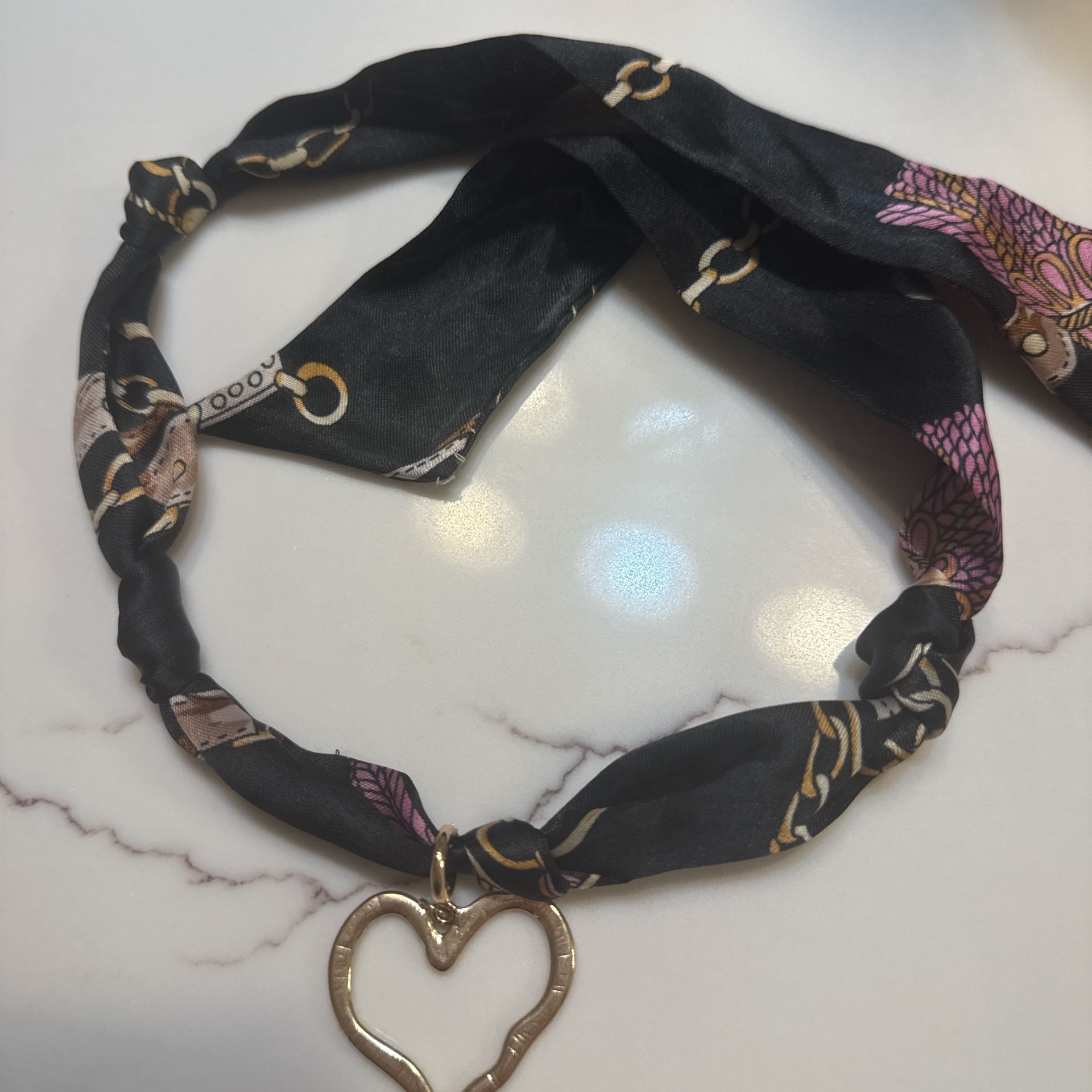 π Silk Scarf Necklace with Heart Pendant Elegant satin-silk necklace with a gold heart charm β chic, feminine, and perfect for any outfit! βΈ»