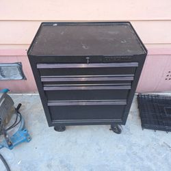 Craftsman rolling tool box