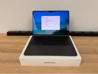 14” MacBook Pro ** 10 Core M5 ** New open Box