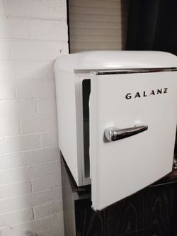 (Galanz)mini fridge
