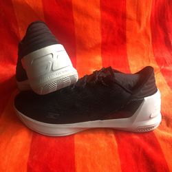 @Mens UNDER ARMOUR CURRY 3 LOW Trainers 1286376-001