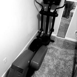 ***Priced To Sell** Life Fitness Elliptical 