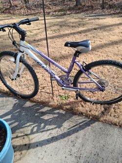 Giant boulder bike for girls or women