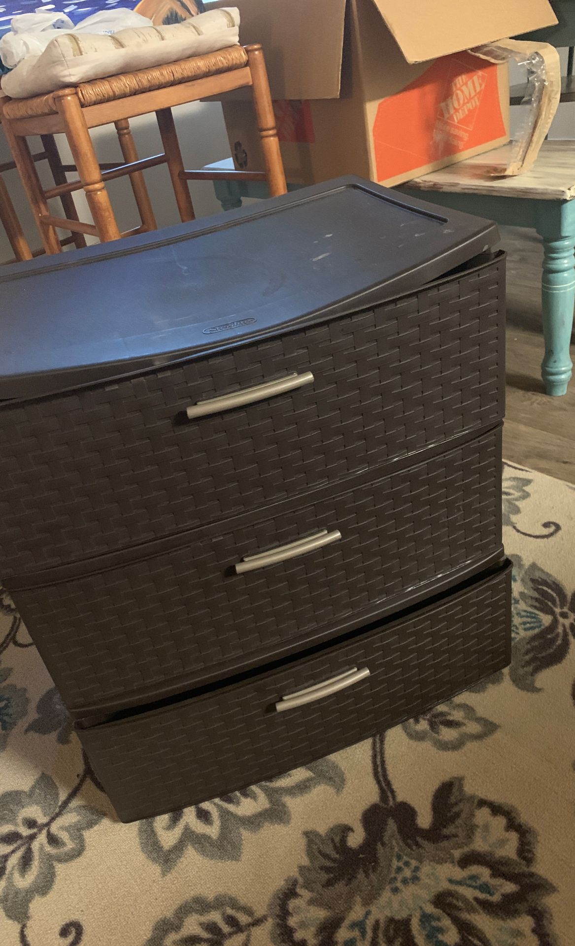 Free 3 drawer container