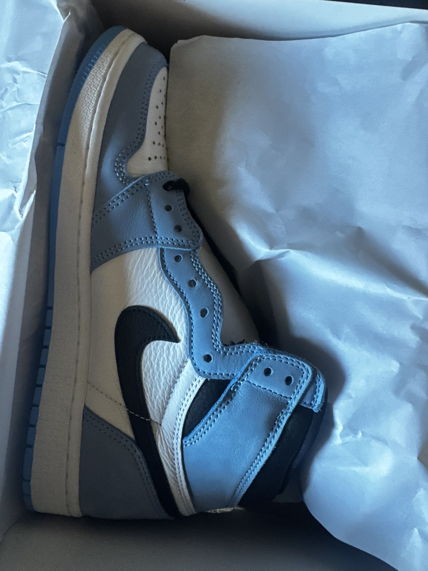Jordan 1 Retro High OG (University Blue)