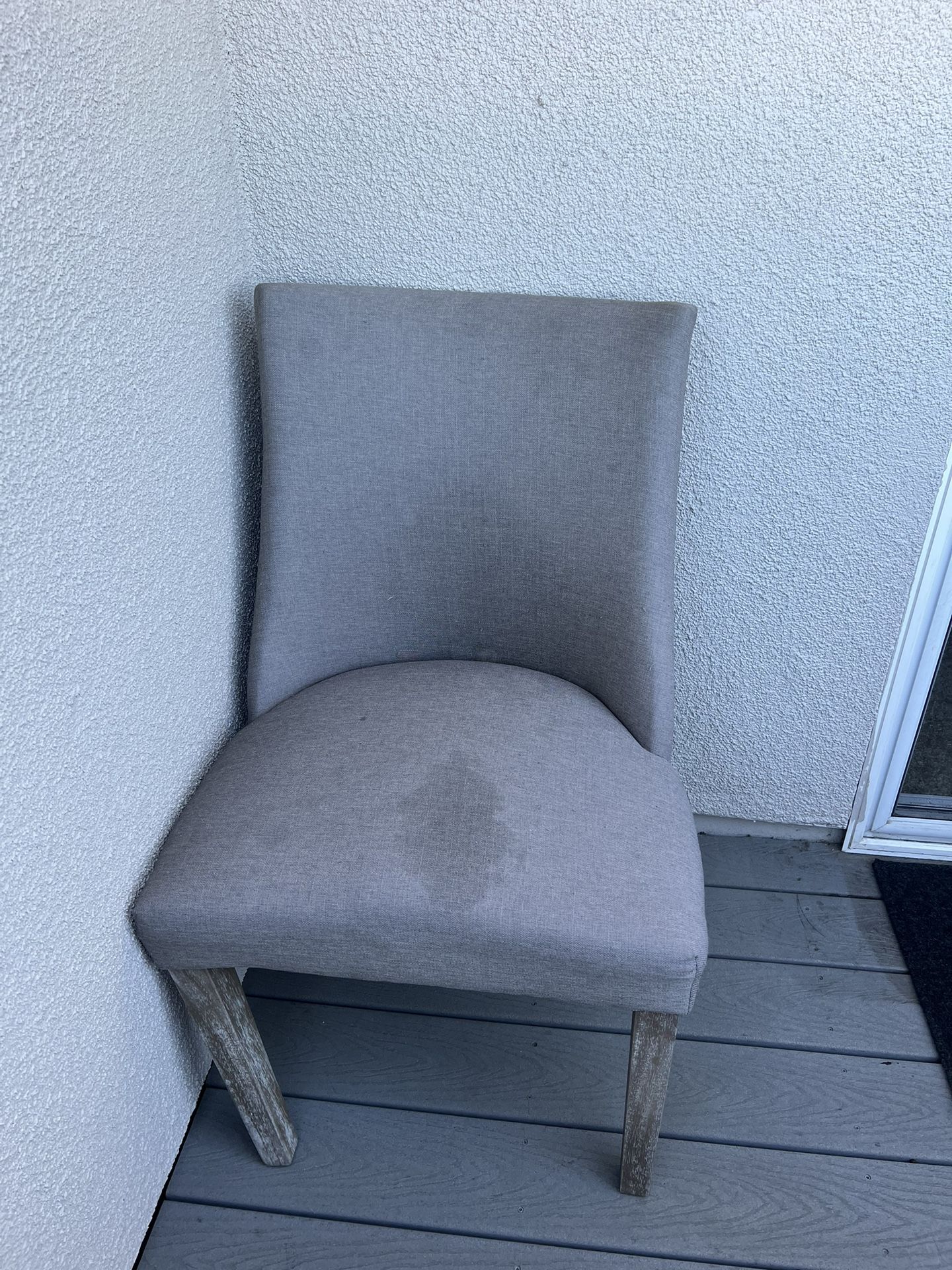 FREE Cushion Dining Chair (6x)