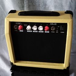 Brand new Lyx Pro AG-20 20 watts electric guitar amplifier