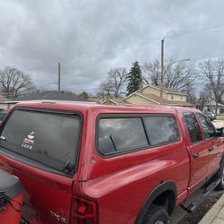 Leer 6 Ft Truck Bed Fiberglass Cap/ Camper Shell