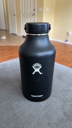 Hydro Flask 64 oz Growler