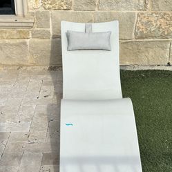 (1) Ledge Lounger Autograph Chaise With Headrest Pillow