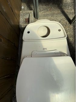 Toto Toilet Off-White Used