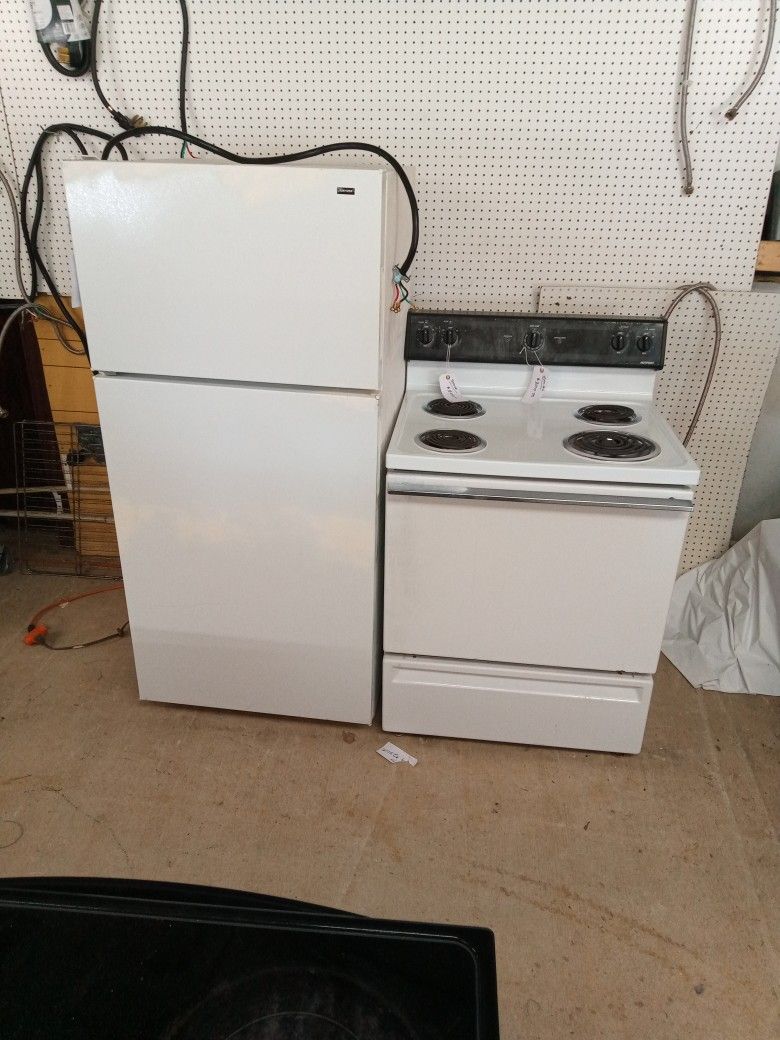 Hotpoint Stove And Refrigerator 