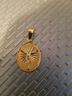 Cadena con dige de cristo de oro laminado