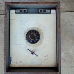 Sargent and greenleaf brand in floor safe