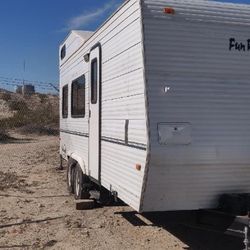 2001 Carson funrunner toy hauler 20 ft 