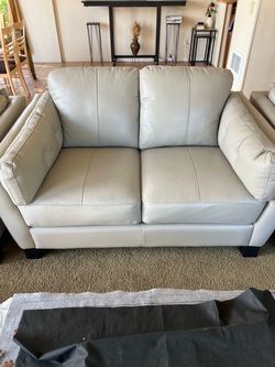 Leather Love Seat L 58’ X D 37’ X H 31’