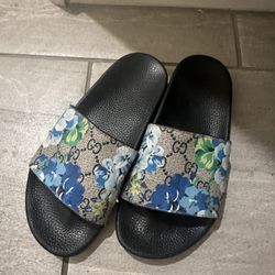 Woman’s . Shoes 