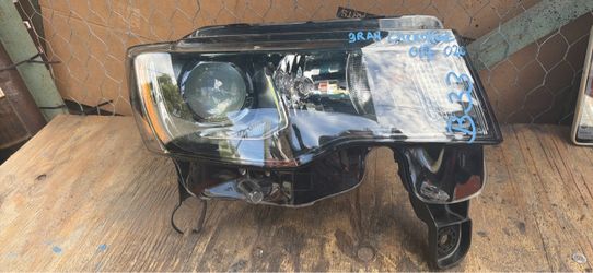 2017 2020 jeep Cherokee headlight right side