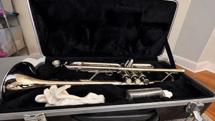 Silver Trumpet With Hard Case (GOOD CONDITION)