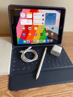 Apple iPad 8th Generation 32GB (Latest iOS 26) Logitech Keyboard case , Pencil & charger