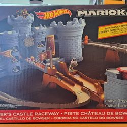 HOT WHEELS MARIO KART "BOWSER'S CASTLE RACEWAY" PLAYSET