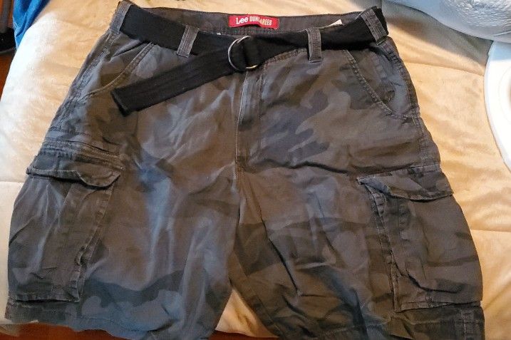 Lee Men's Cargo Shorts With Belt Size 36