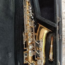 Vito Alto Saxophone In Excellent Condition 