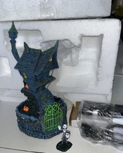 Bradford Exchange Nightmare Before Christmas Black light Village Jack’s House with Figurine And Black light