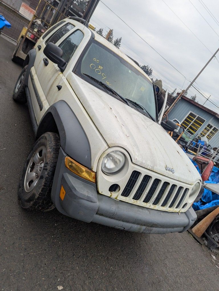 Parting Out 2005 Jeep Liberty Parts
