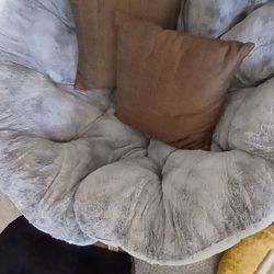 Papasan Chair With Fax Fur Cushion And Foot Rest