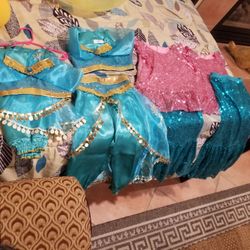 4 Pieces of Girl's Halloween costumes For 5-6 Years Old (Excellent Condition)(firm On Price)(no Lower Price)(20 For All 
