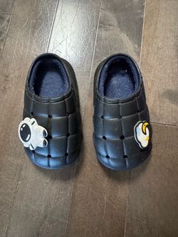 Black Slip-On Clogs Fleece Lined Closed Toe Astronaut with Space Charms Kids Size 8