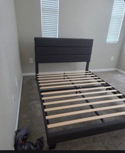 Zinus Queen Piper Upholstered Platform Bed with Horizontal Paneled Headboard, Wooden Slat Support, No Box Spring Needed, Easy Assembly, Eco Friendly P