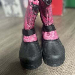 Girls Snow Boots Size 4 Brand New 