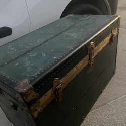 Vintage Steamer Trunk Beautiful Dark Green Excellent Condition 